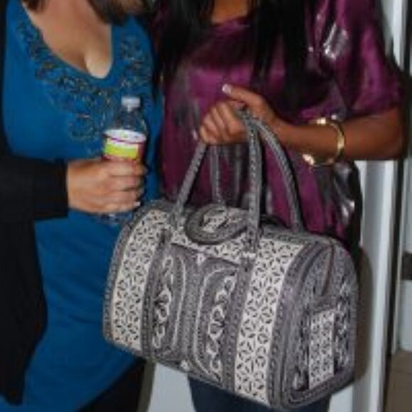 Laga Designs Rajin handmade embroidered handbag - Picture 7 of 7